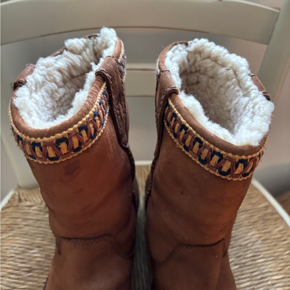 UGG Swell Short suede leather boots sheepskin lining. Tasman braid detail 10 - Picture 5 of 8